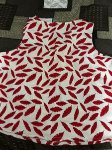 Woman’s red Leaf Print Sleeveless Top