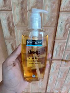 Neutrogena Deep Clean Face Wash