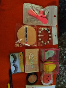 Beauty Bundle: Bracelet &amp; Powder Puff