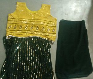 Women Yellow And Black Crop Top