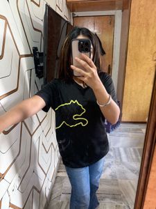 Unisex Puma T-shirt.