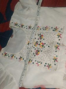 1 pic beutiful gown