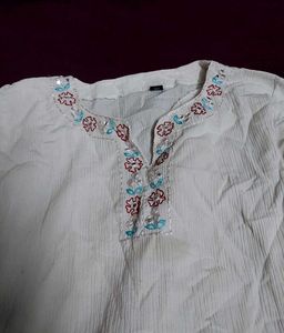 Vintage Embroidered Kurta - Delicate Floral Detail