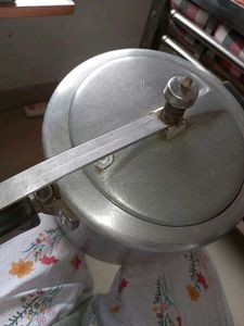 Bajaj Pressure Cooker In Fully Working Condition