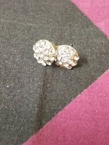 🎀🔥New With Tag 🌸Price 🎁 Drop💥Cute Studs Earrings