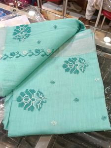 Elegant Green Saree Minor Issue