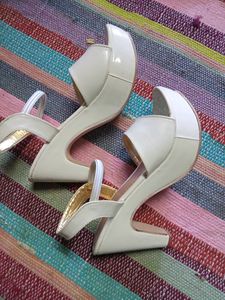 🚨Price Dropped, White Heels, Brand New 👠