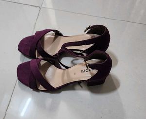 Mochi slay in Burgundy Heels