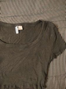 H&amp;M cropped ribbed tshirt
