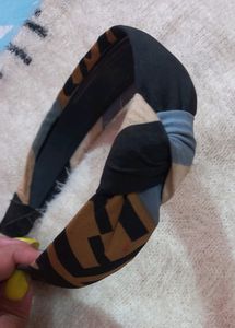Knot Hairband In Black