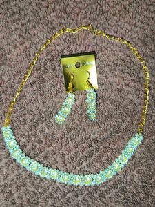 Neck Lace With Earnings