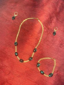 Green  Stone Jewellery Sets
