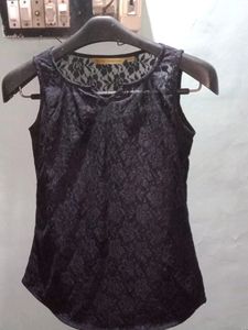 Black Net Sleevesless Top
