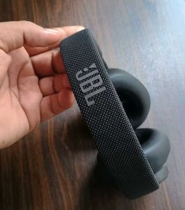 JBL LIVE 650 BTNC WIRELESS HEADPHONES.