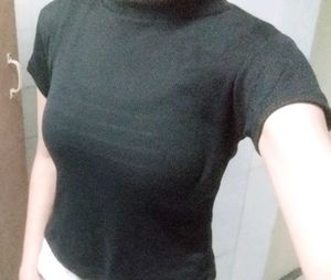 cropped black baby t shirt