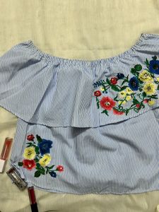 Ginger Embroidery Off shoulder top🌸