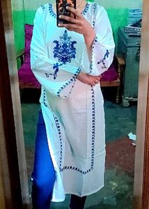 Elegant White Embroidered Kurti