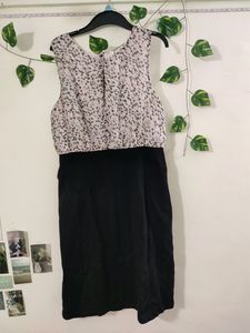 Stylish One-piece White And Black Sleeveless