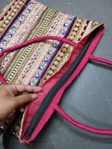 Women&#39;s Pink Embroidered Sling Bag