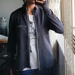 NUSH BLACK JACKET WITH THUMBHOLE
