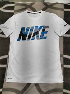 Nike Graphic Print Tee Orignal LESS USES