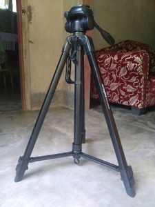 DigiTek Lightweight DV Tripod DTR 550 LW For Camera/Mobile