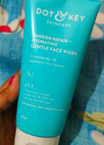 Dot & Key Barrier Repair Hydrating  Face Wash