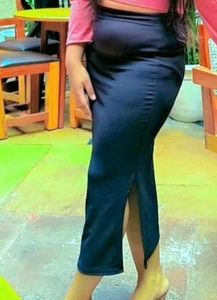 Chic Black Midi Skirt with Side Slit