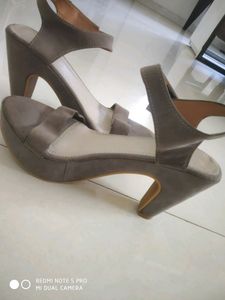Grey Heels 👠😍