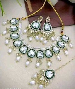 Elegant Jewellery Set With best quality...