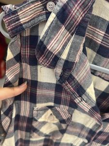 sleevless shirt