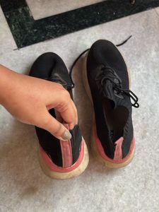 Comfortable Black MAX Sneakers