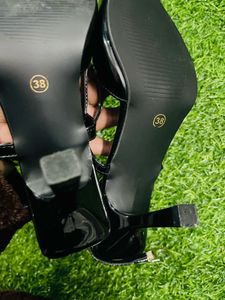 Elegant Black Heeled Sandals