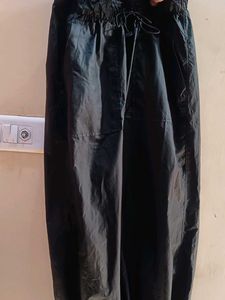 black sports pant