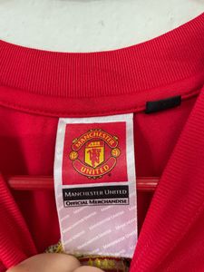 A Slim T Shirt Of Manchester United