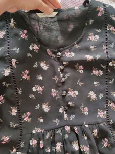 **PRICE DROP ALERT** Black Floral Top , Bust - 32 (Inches)