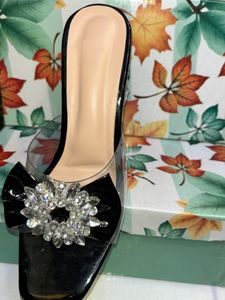 Fancy Brouch Heel