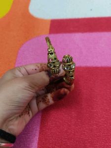 Elegant Gold-Toned Bangle