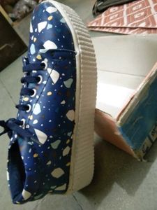 BLUE SNEAKERS FOR GIRLS