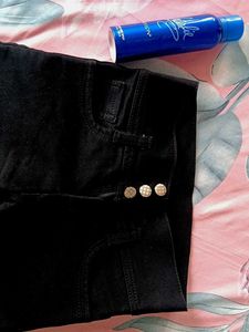 New Ultrablack Straight Jean