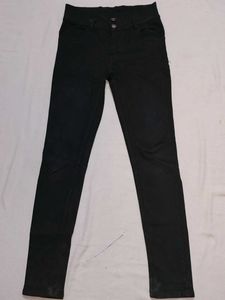 Black High-Waisted Skinny Jeans