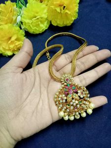 Chain With Pearl Dollar