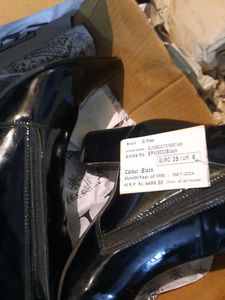 women Pointed Chelsea boots