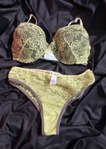 Bra &amp; Panty Set 👙