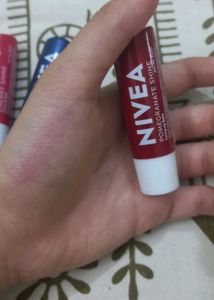 Nivea Lipbalm and Lip Tint Combo
