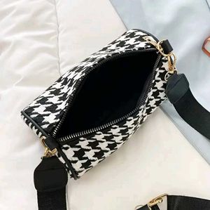 Houndstooth Barrel Bag