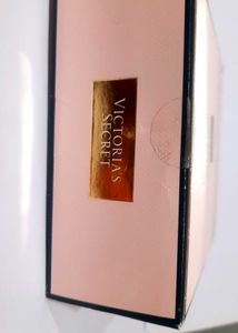 Victoria&#39;s Secret Velvet Petals Set