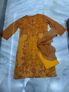 Elegant Yellow Printed Kurta Set