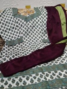 Very Low Price Trendy Desinger Kurti With Jegging✨