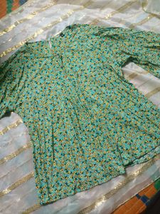 Floral Print Top - Flowy Fit